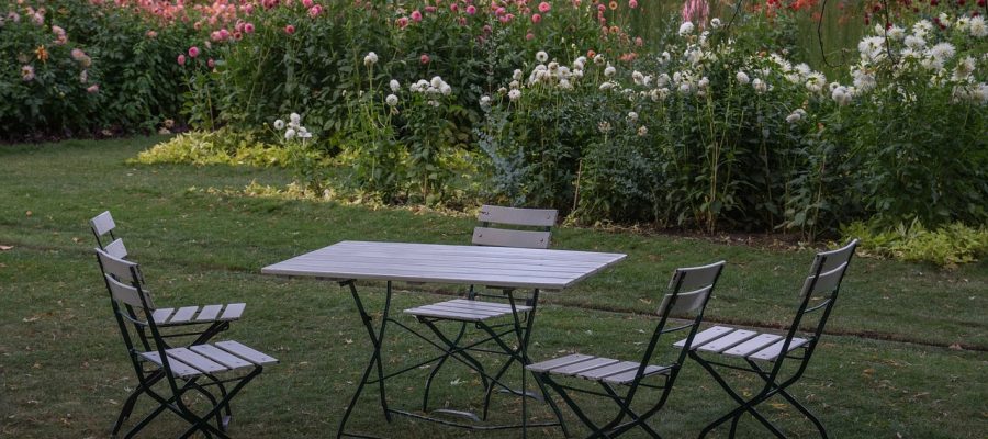 Garden Table Garden Chair Garden  - emkanicepic / Pixabay